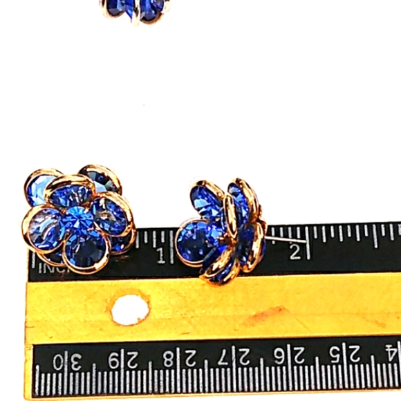 NWOT VINTAGE Swarovski Savvy Blue Crystal Earrings - Picture 5 of 8